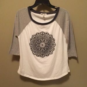 Billabong Baseball T-shirt Size Medium